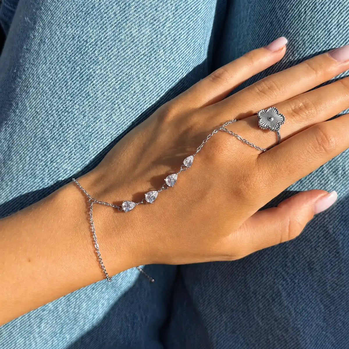 The Slide On Hand Chain Collection