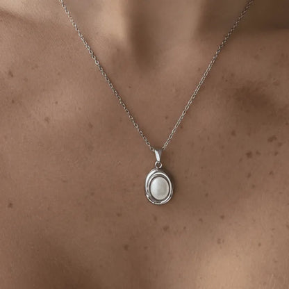 Pretty Aura Necklace